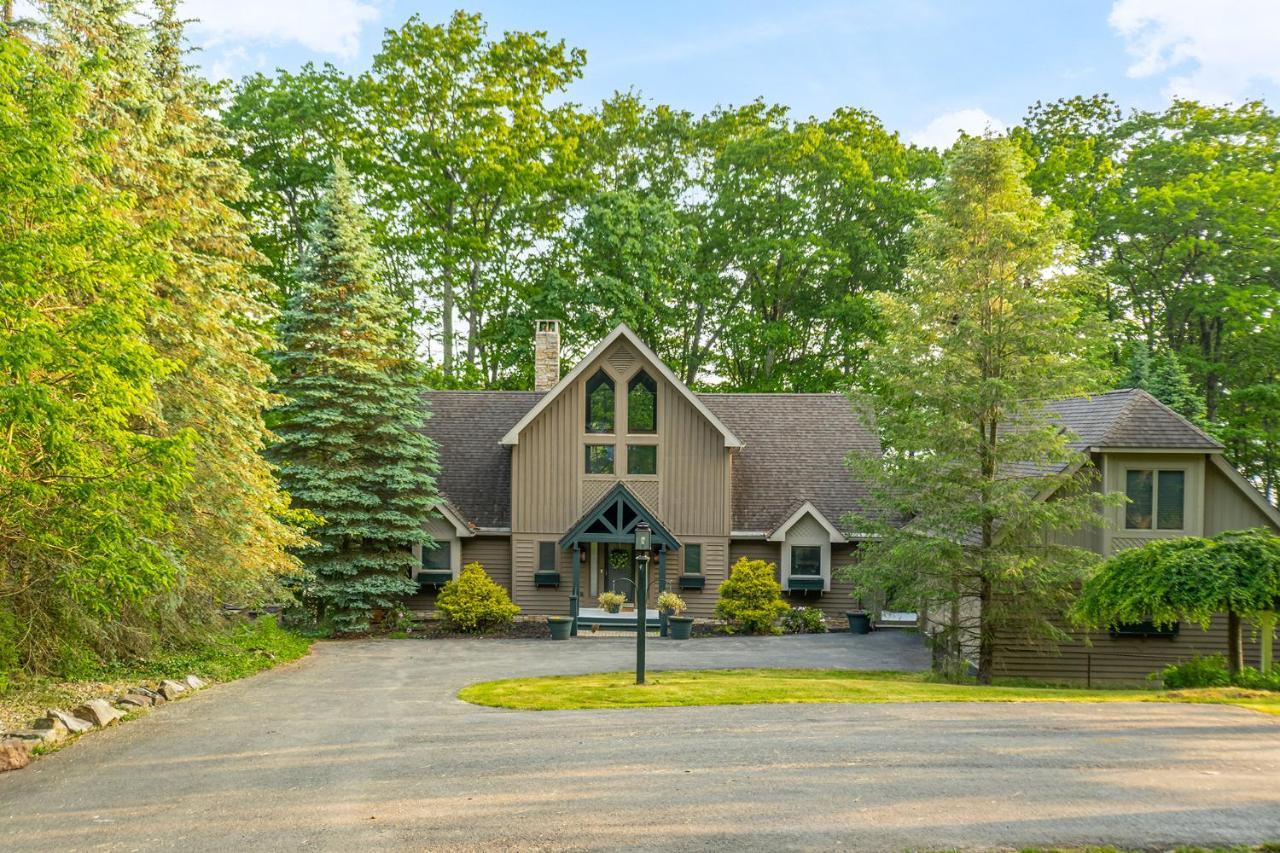 The Rusty Nail Villa McHenry Exterior photo