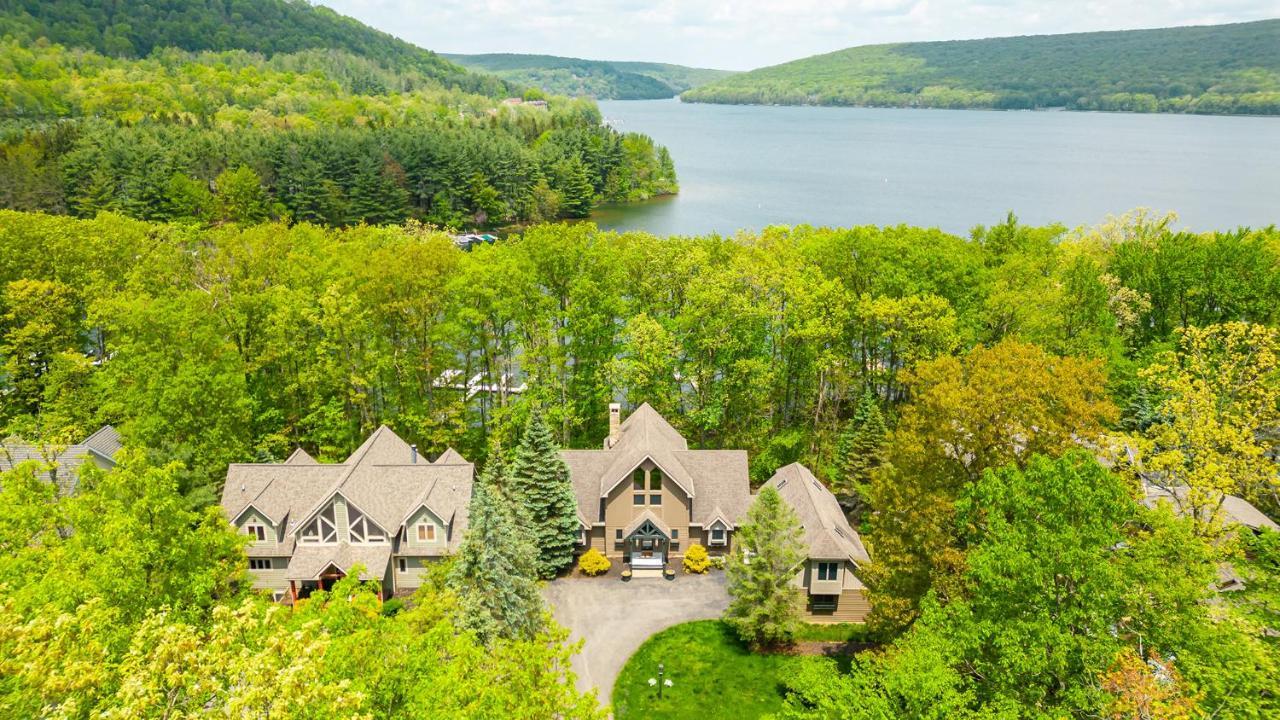 The Rusty Nail Villa McHenry Exterior photo