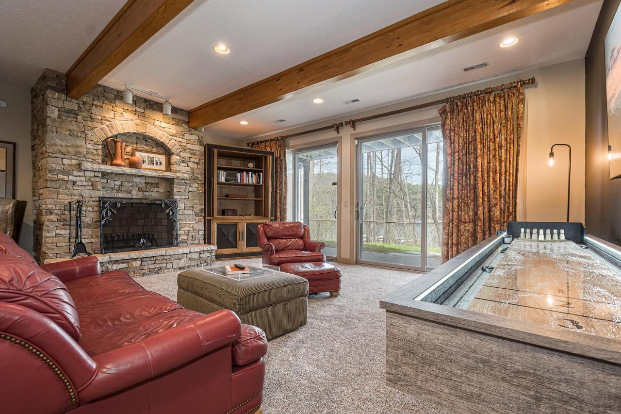 The Rusty Nail Villa McHenry Exterior photo