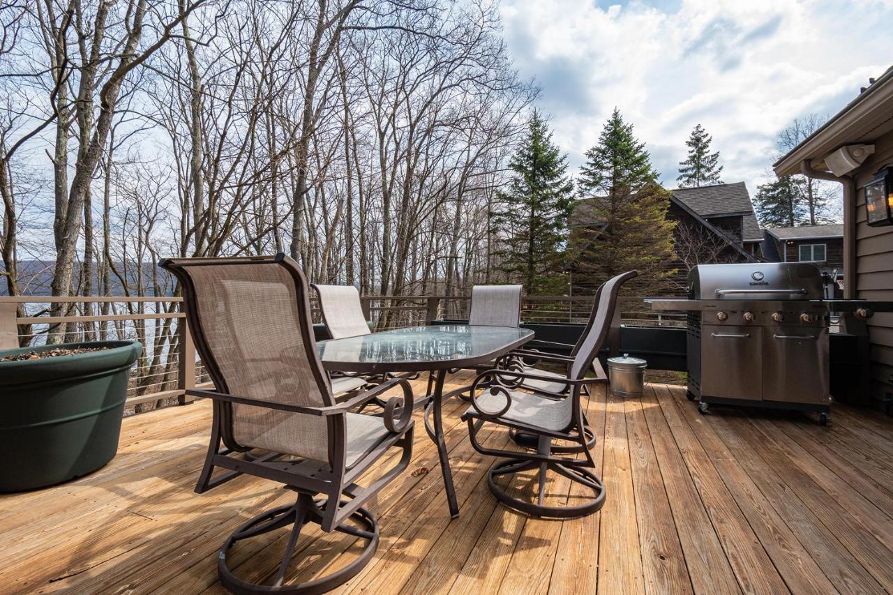 The Rusty Nail Villa McHenry Exterior photo