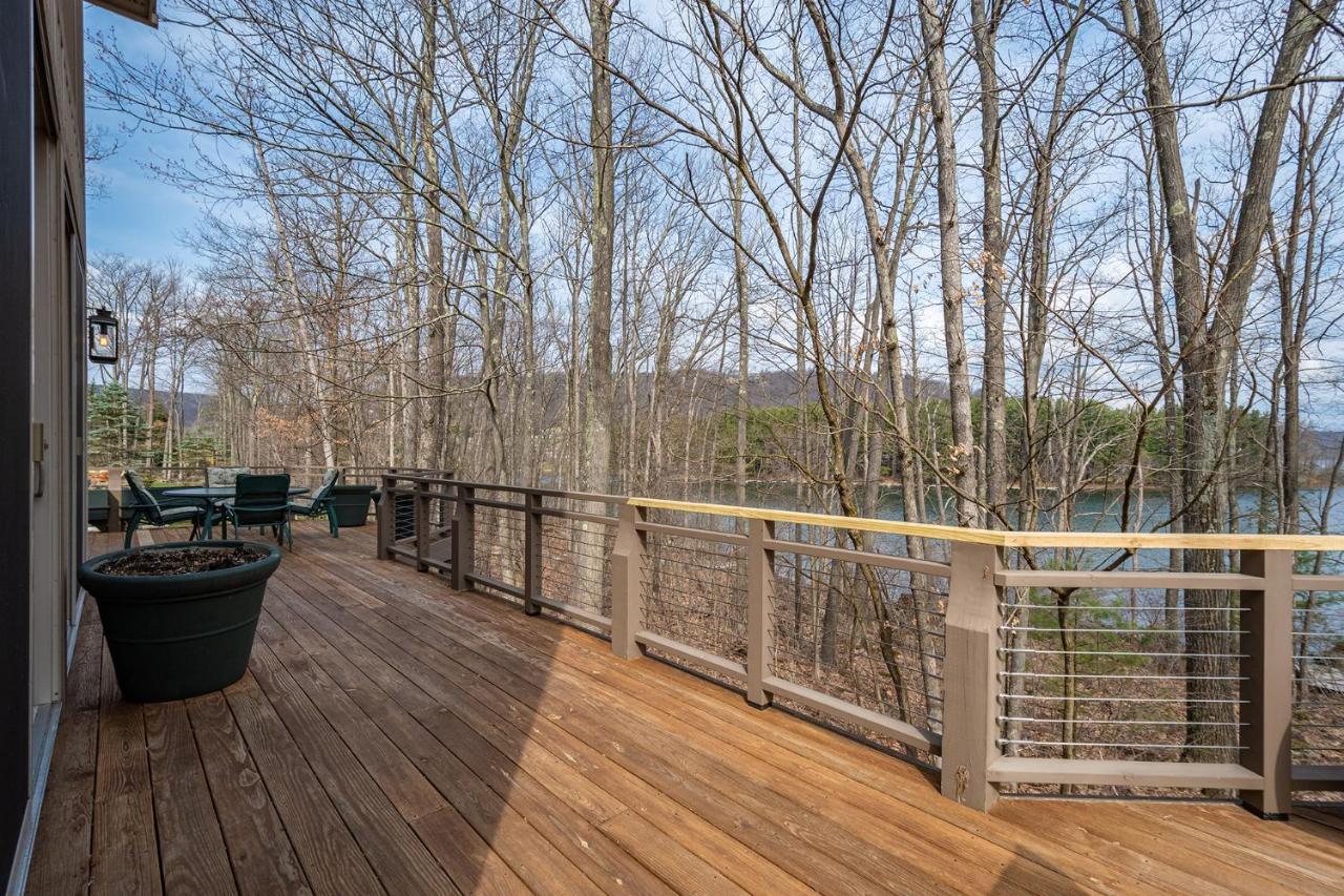 The Rusty Nail Villa McHenry Exterior photo