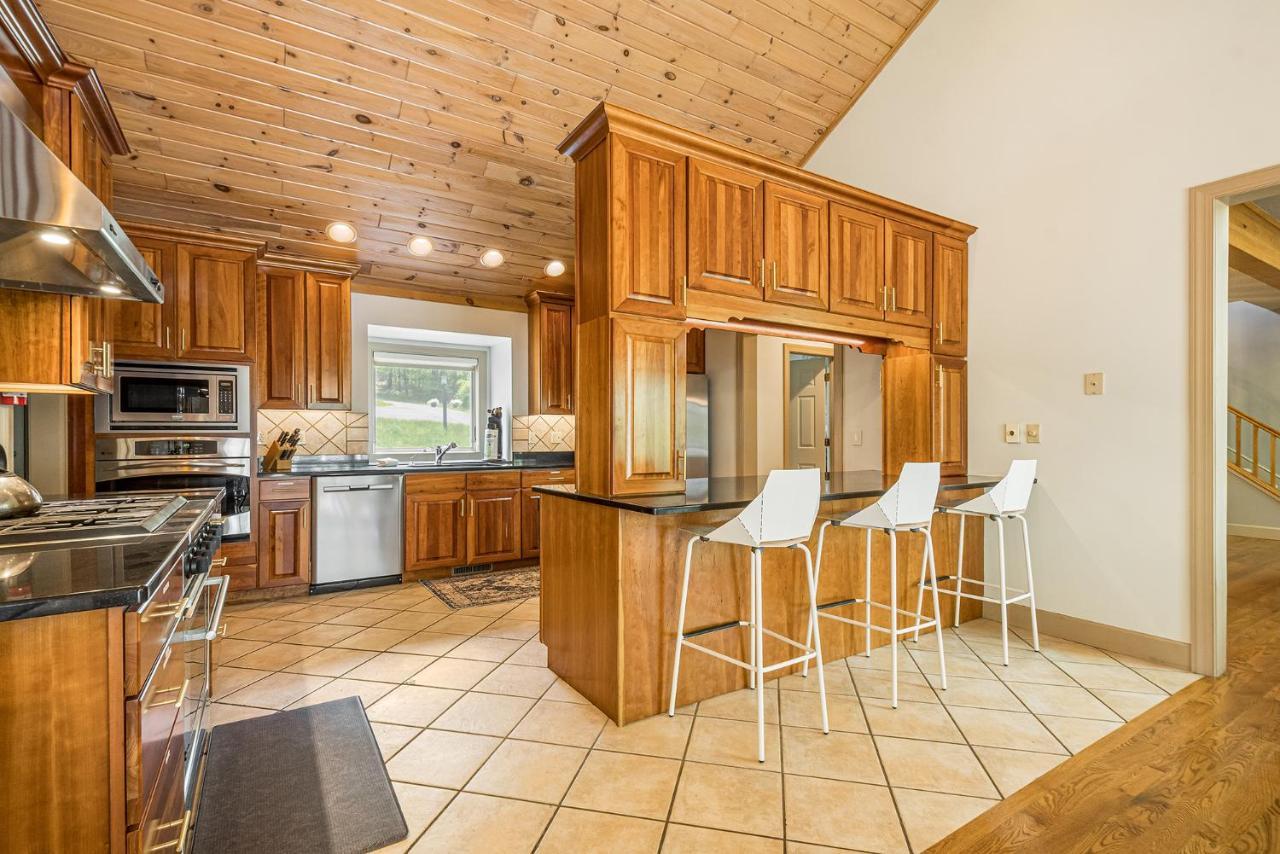 The Rusty Nail Villa McHenry Exterior photo
